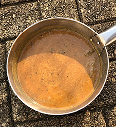 渠务署则将「厨余浆」与「污泥」作适度比例混合，运用「共厌氧消化」科技，转废为能。图为「厨余浆」。 
